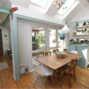Stylish 3 Bed House With Parking In Bermondsey, Se1 London